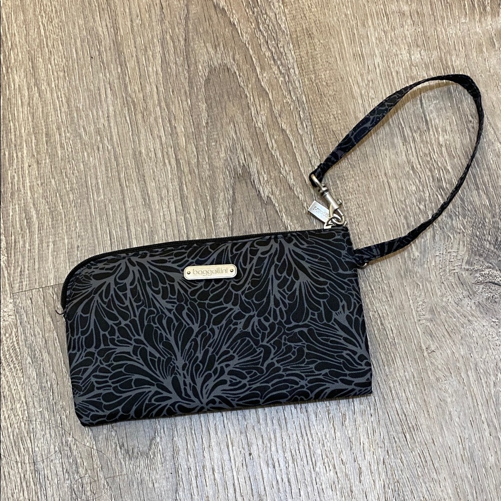 Baggallini • Wristlet